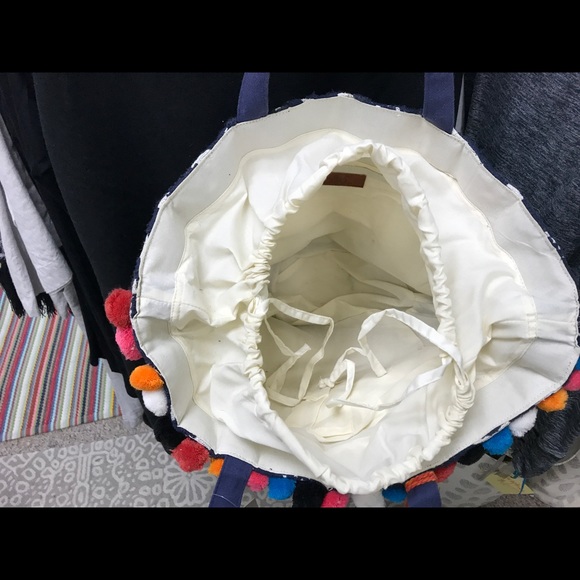 American and Beyond tote - Picture 2 of 5