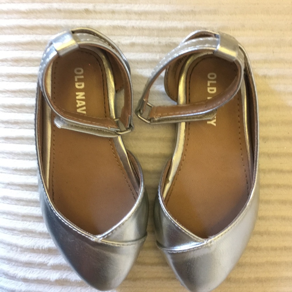 Silver toddler flats. Size 5 - Picture 2 of 7