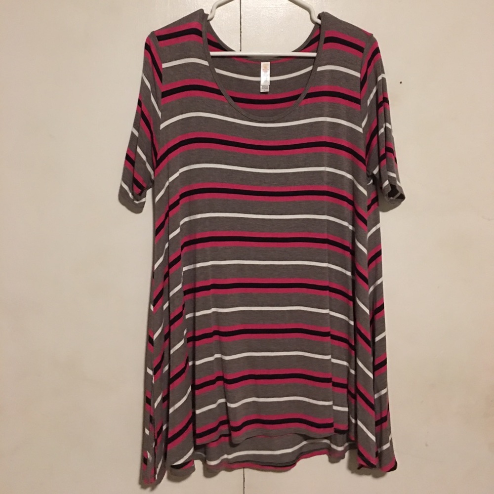 Large LuLaRoe Striped Perfect T Shirt 👚