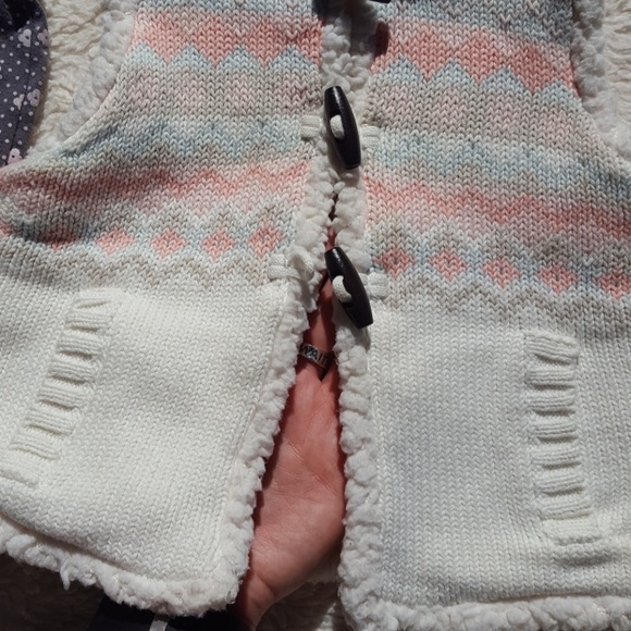 🤷‍♀️Sweet Sweater Vest! - Picture 4 of 8