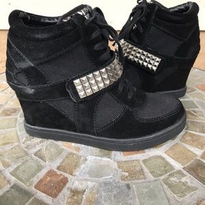 Wedge sneakers