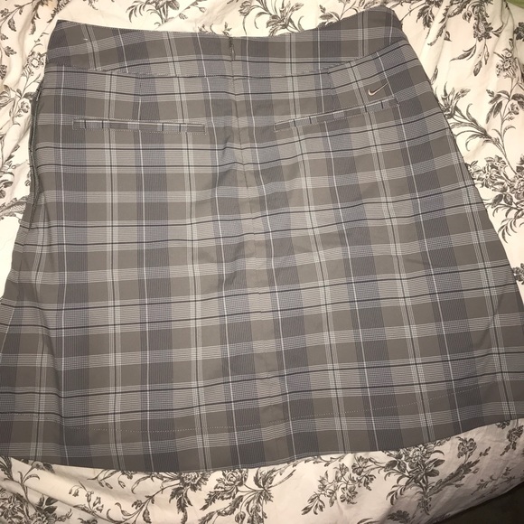 Nike Dri-Fit golf skort - Picture 2 of 3