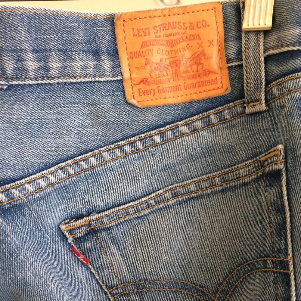 Cute cropped Levi jeans!