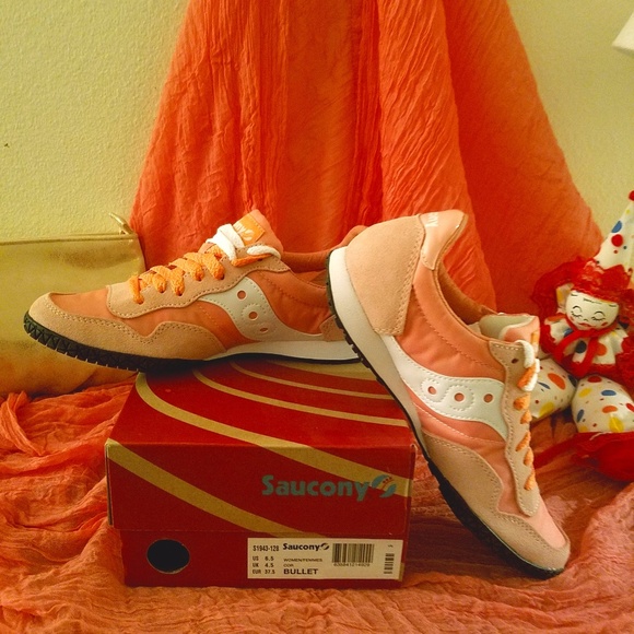 saucony women's bullet sneaker