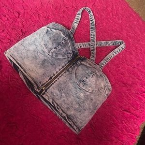 Crop top fits M as well