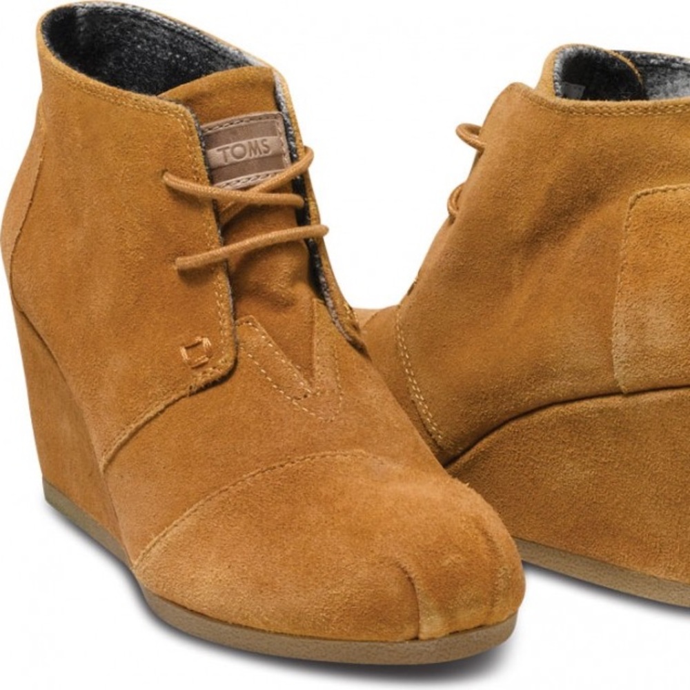 *SOLD* TOMS Dessert Wedges