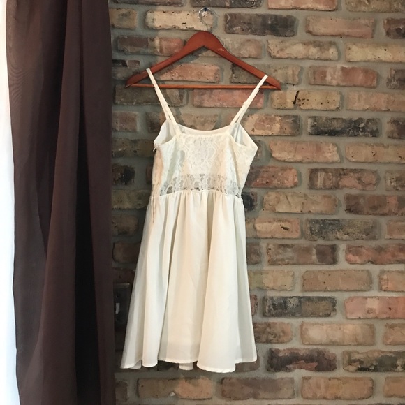 White lace & silk dress - Picture 2 of 2