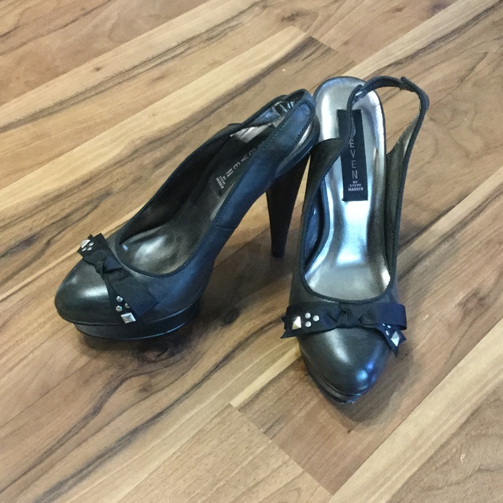 Gray Platform Pumps with Bow