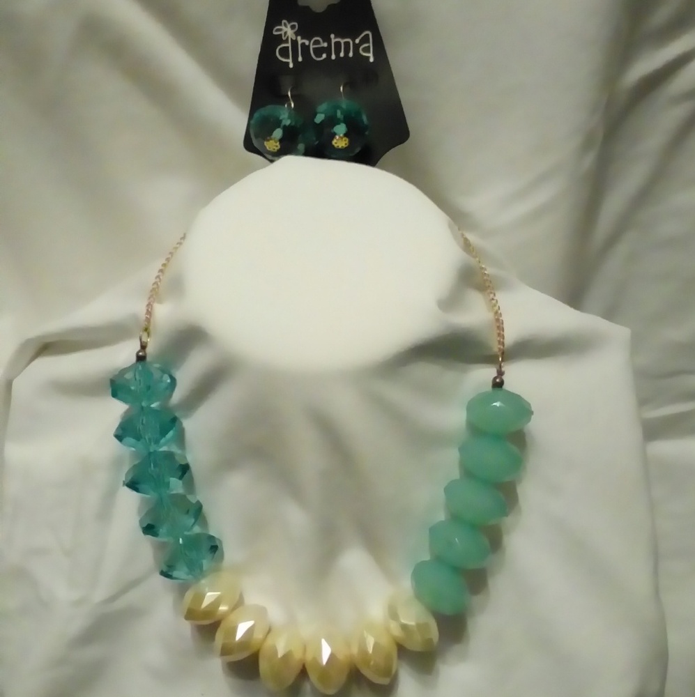 NWT Drema Gold/Teal/Ivory Earring & Necklace Set