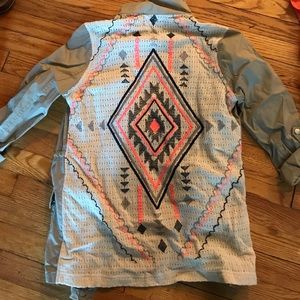 Jacket with pattern on the back