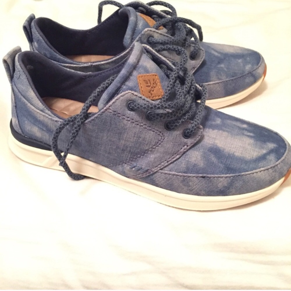 NWOT Reef Surf Sneakers