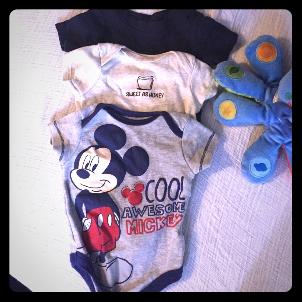 👶 0-3 month onesies!