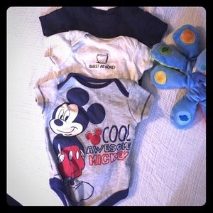 👶 0-3 month onesies!