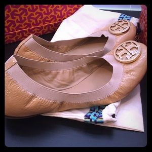 9.5 Nude Caroline Tory Burch Flats