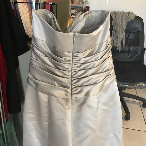 Light grey Gown - Picture 2 of 5