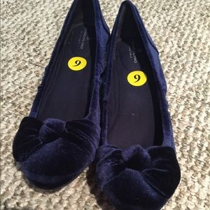 Navy blue velvet flats