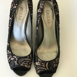 Guess Pumps