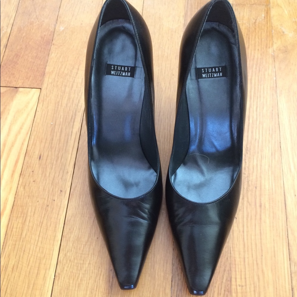 Beautiful Black leather 3 1/2 inch heels.