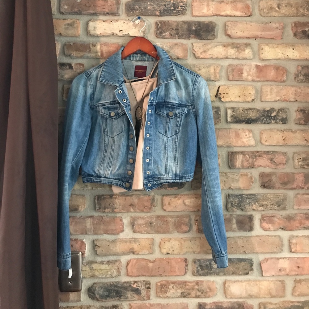Cropped denim jacket