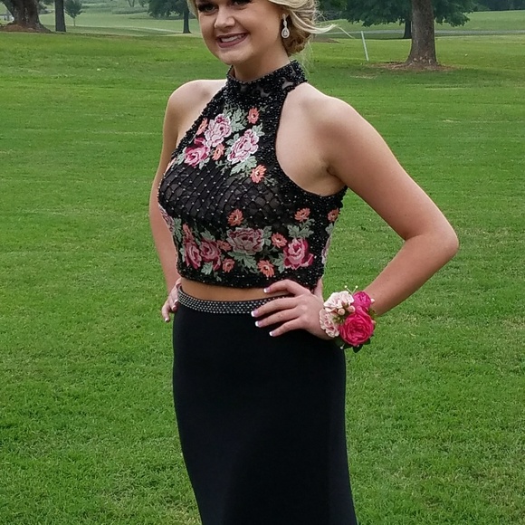 Sherri Hill prom dress - Picture 2 of 4