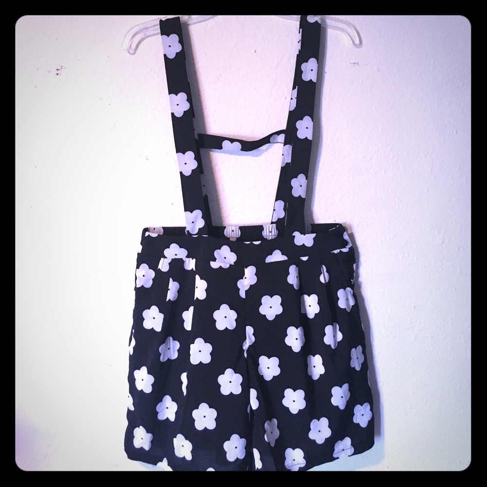 🏚💵 Urmoda black & white floral shorts suspenders