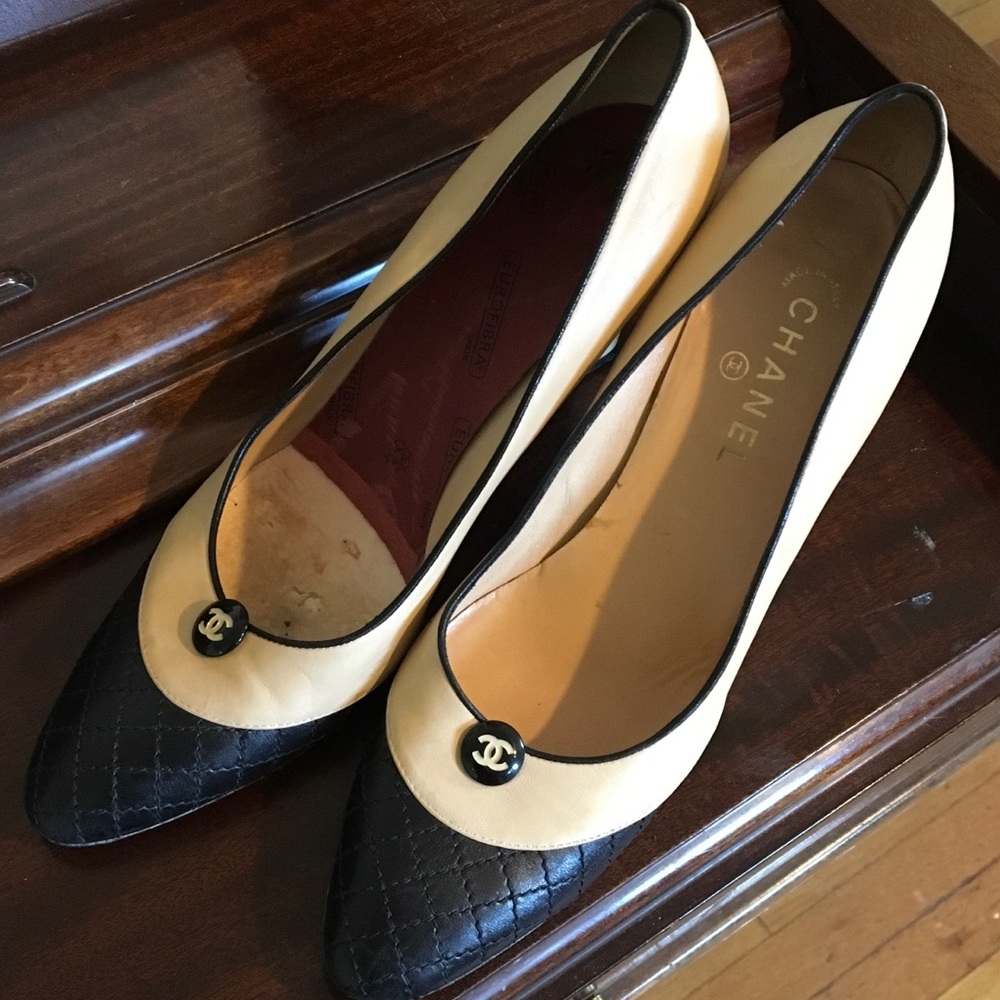 Gorgeous CHANEL Vintage Pumps!