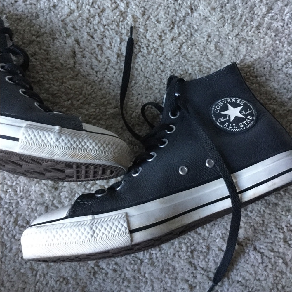 LIKE NEW HIGH TOP CONVERSE