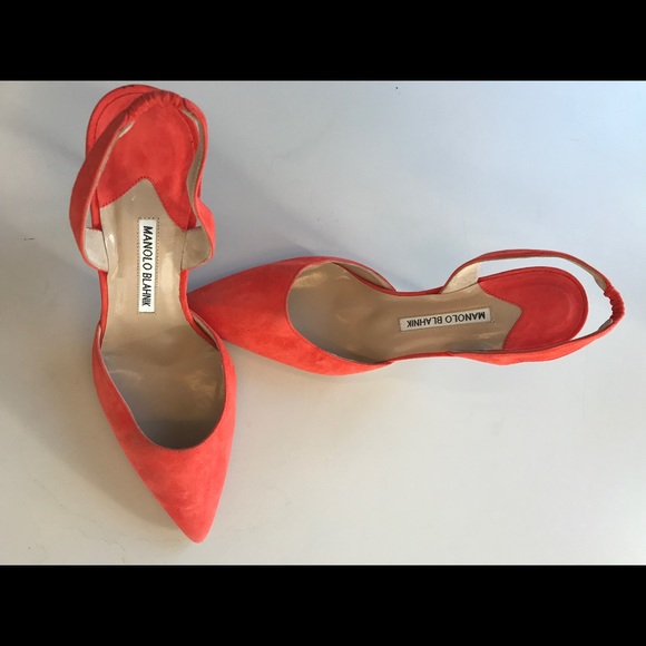 Manolo Blahnik Carolyne Suede Pump - Picture 3 of 5