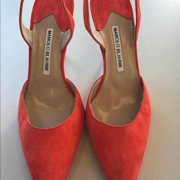 Manolo Blahnik Carolyne Suede Pump - Picture 4 of 5