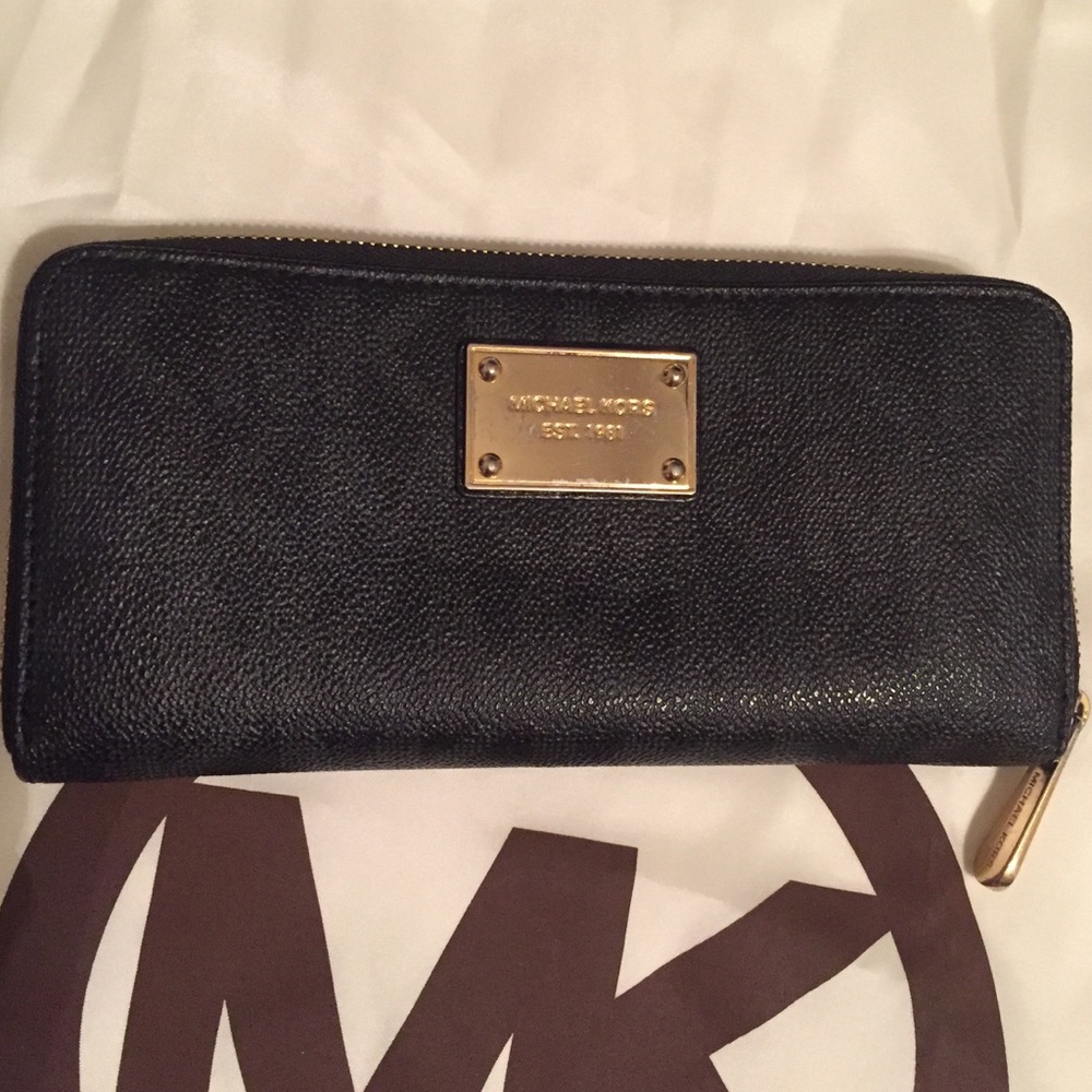 Black Michael Kors Signature Full Zip Wallet