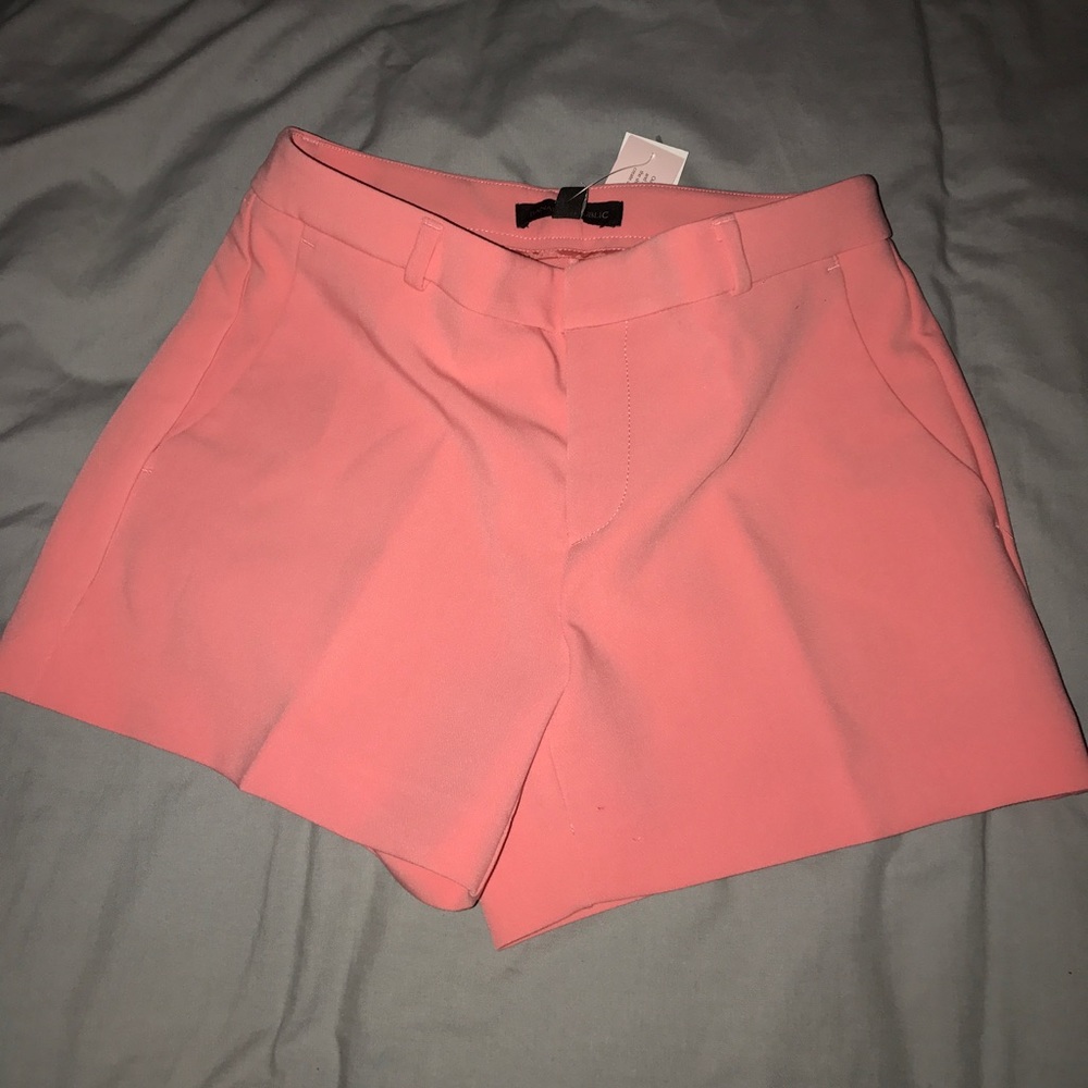BRAND NEW • Banana Republic Women’s Pink Shorts 0P