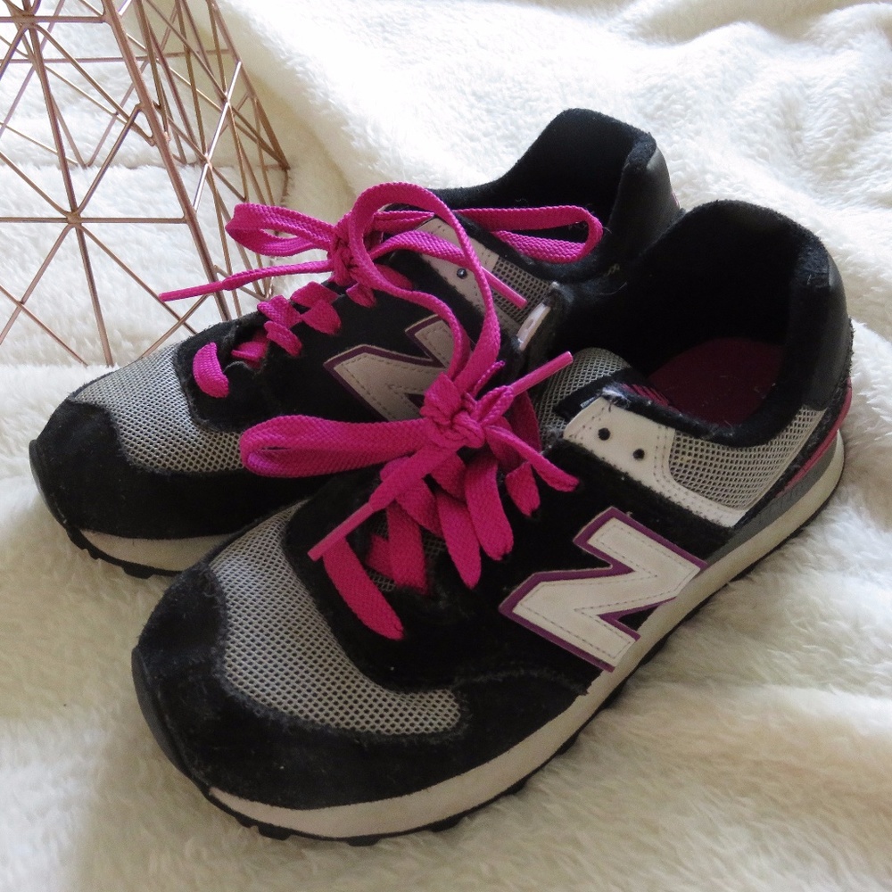 NEW BALANCE SHOES