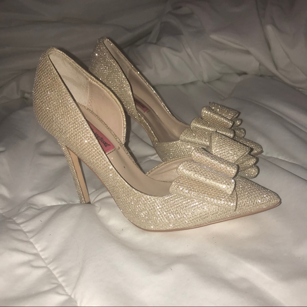 Sparkly Rose gold Betsy Johnson pointed Heels
