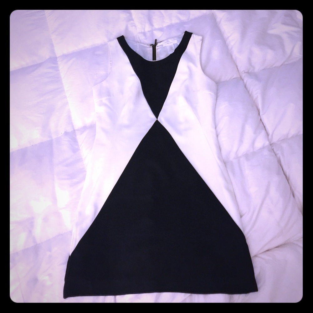 Black and white Mini Dress!!
