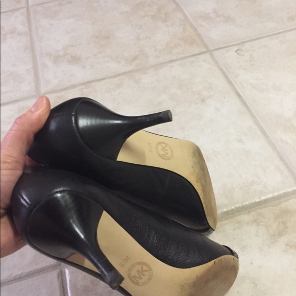 Shoes - Picture 4 of 4