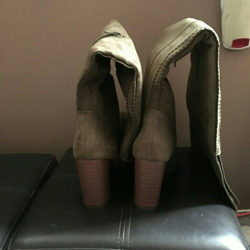 Boots - Picture 2 of 3