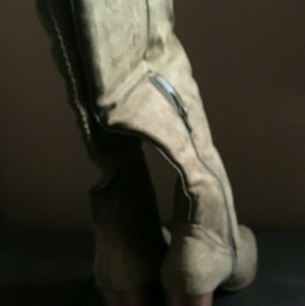 Boots - Picture 3 of 3