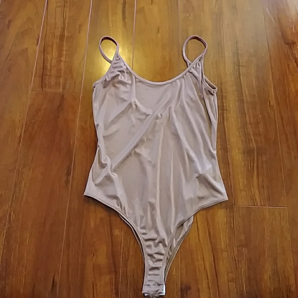 Pink shimmering bodysuit🔥🔥