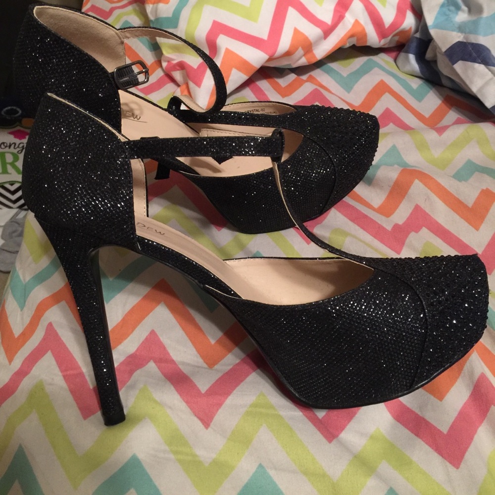 Black sparkling heels