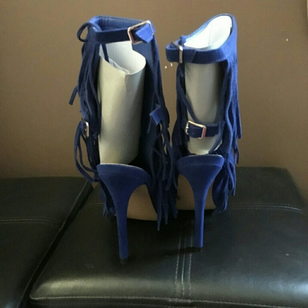 Heels - Picture 2 of 3