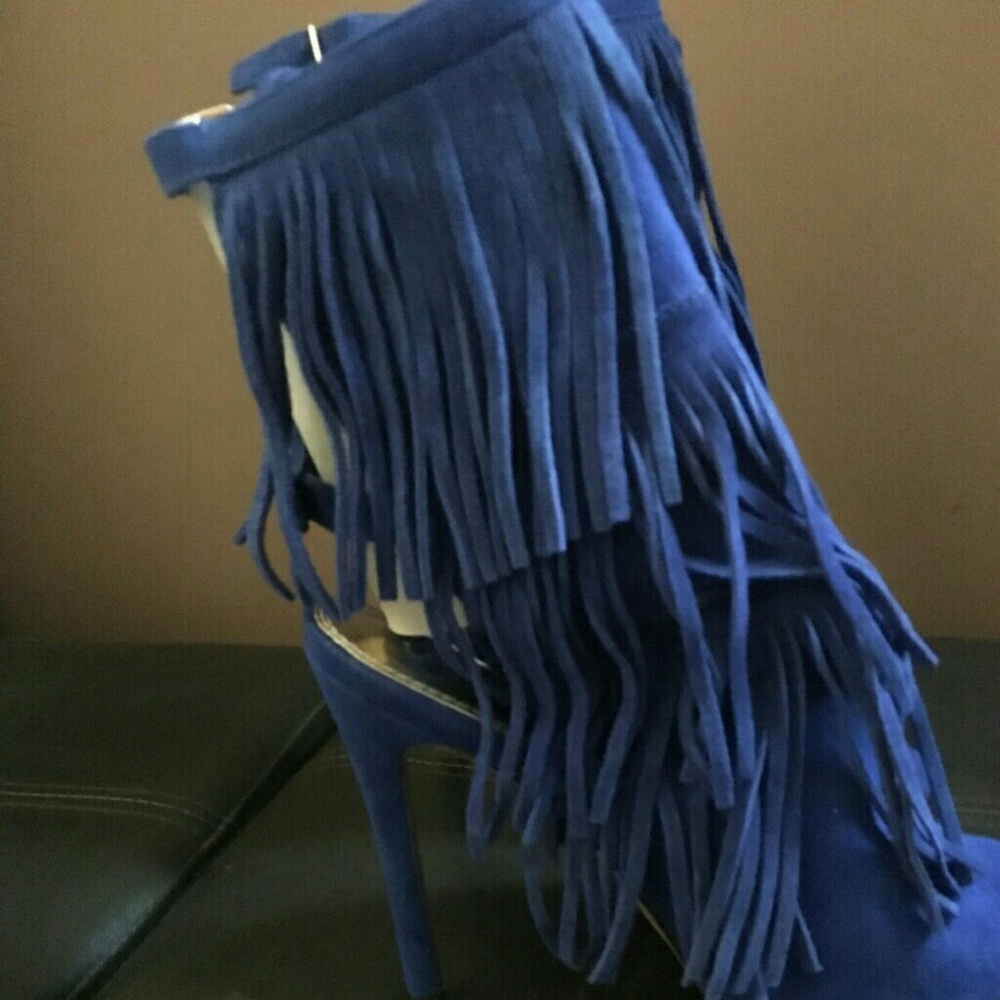 Heels - Picture 3 of 3