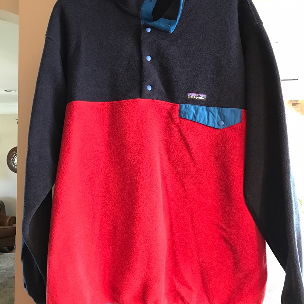Men's Patagonia pull over shirt!