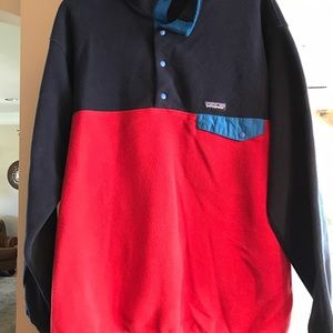 Men's Patagonia pull over shirt!