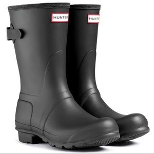 Short black Hunter boots
