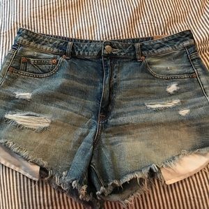 American Eagle Hi-Rise Festival Shorts
