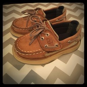 Boys sperrys