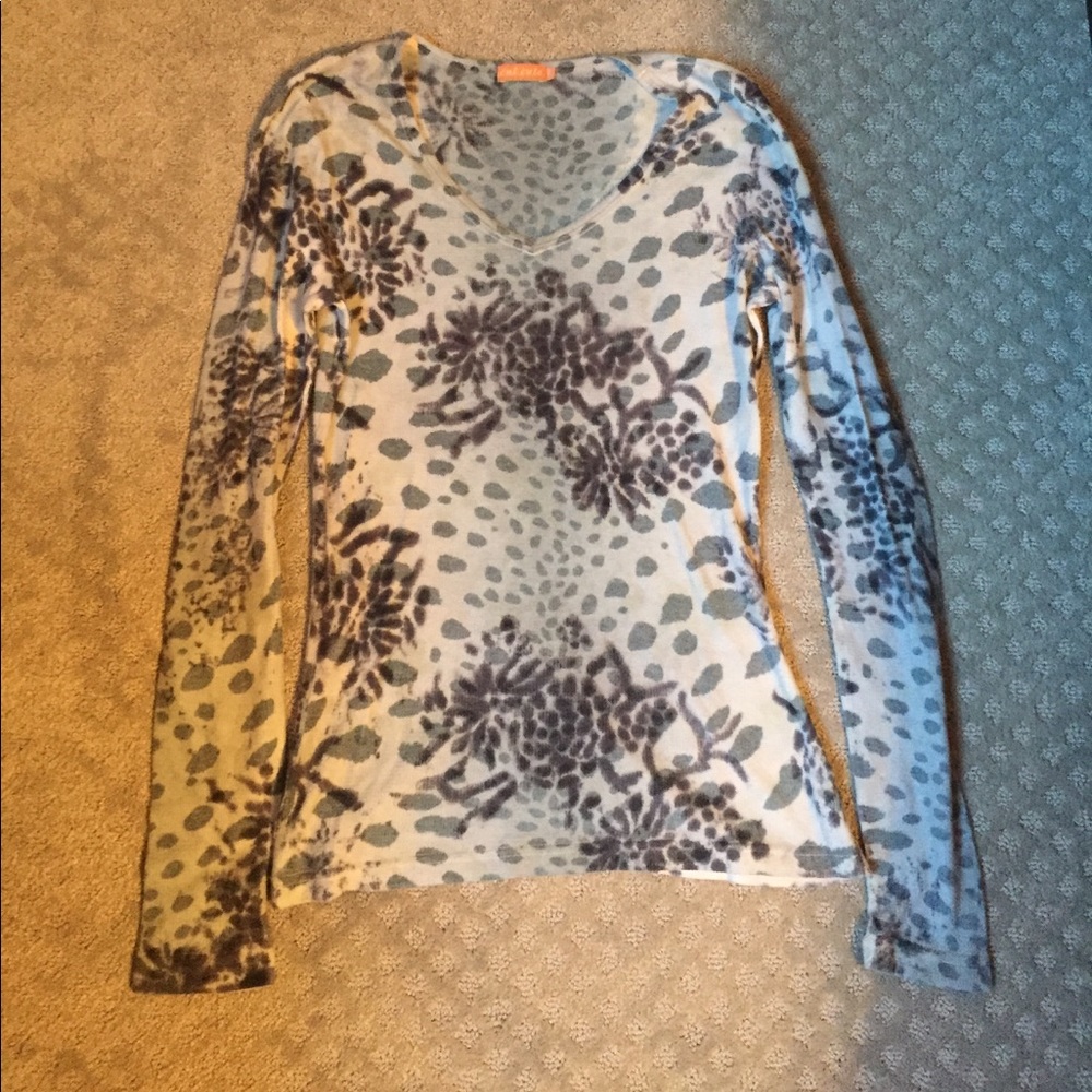 Long Sleeve T-Shirt w/ Abstract Floral Pattern