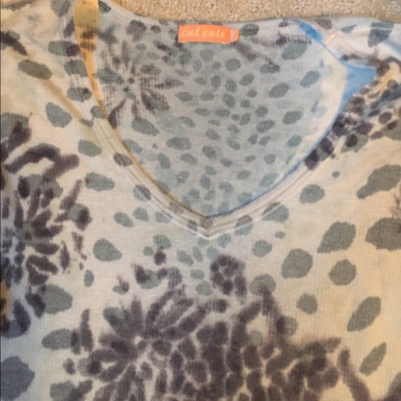 Long Sleeve T-Shirt w/ Abstract Floral Pattern - Picture 3 of 4