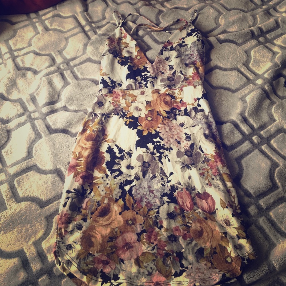 Floral mini dress (v neck)