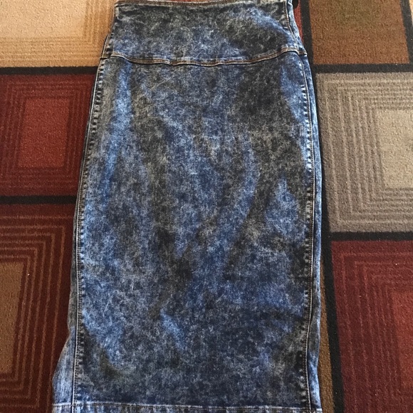 Dresses & Skirts - Fitted jean skirt